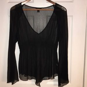 EXPRESS WOMEN’S BLACK TOP.